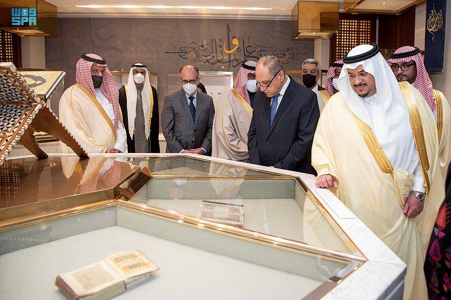 نائب أمير الرياض يفتتح معرض 