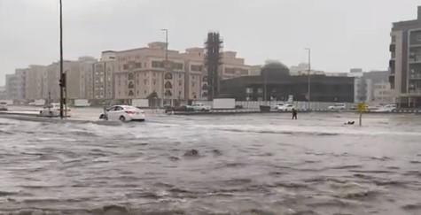 لجنة حكومية تباشر حصر أضرار المواطنين والمقيمين المتأثرين من سيول جدة 