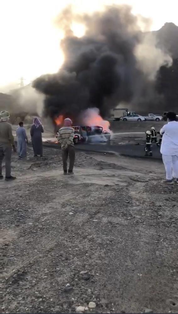 وفـاة 4 أشخاص مُتفحمين وإصابة 4 آخرين بحـادث مروّع في نجران (صور)