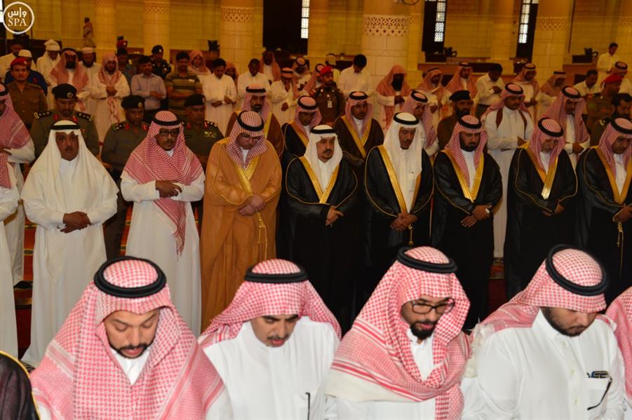 أمير منطقة الرياض يؤدي صلاة الميت على الأميرة سما بنت سعود بن فيصل بن سعود بن عبدالعزيز آل سعود