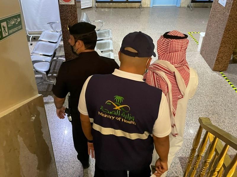 كمين يكشف طبيبة وافدة تجري عمليات إجهاض داخل عيادتها بمستوصف في الطائف  