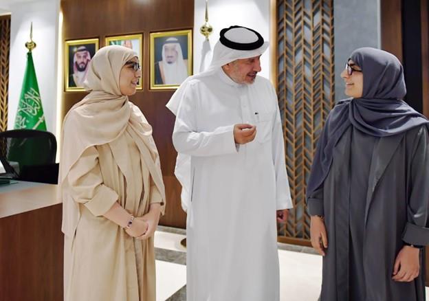 بعد 15 عامًا من فصلهما.. "الربيعة" يلتقي التوأم السيامي العماني (صور)