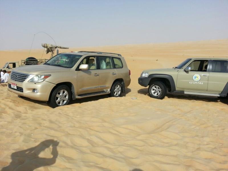 حرس الحدود يعثر على إماراتيين ضلوا طريقهم في الربع الخالي