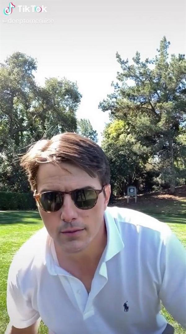 مقاطع منسوبة لتوم كروز