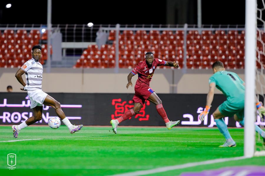 أمير سعيود يقود الطائي الطائي للمركز السابع بالفوز أمام أبها