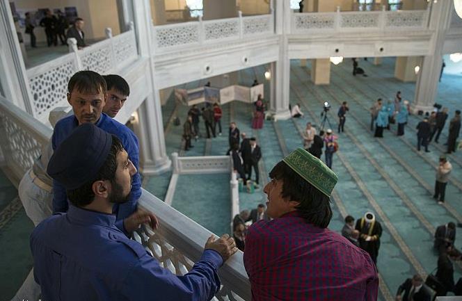  الرئيس الروسي يفتتح جامع موسكو الكبير