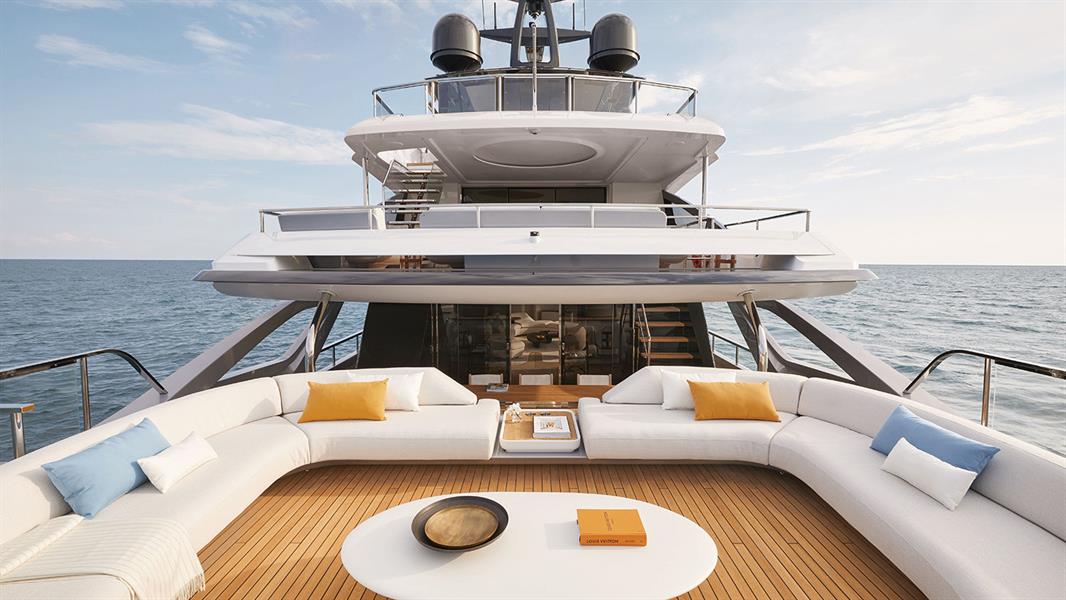 يخت إيطالي يخت إيطالي