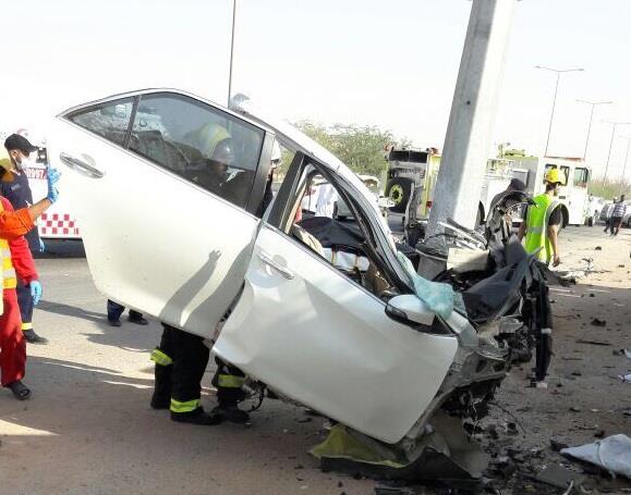 شاهد.. حادث اصطدام بعمود إنارة يشطر مركبة ويقتل قائدها بالرس شاهد.. حادث اصطدام بعمود إنارة يشطر مركبة ويقتل قائدها بالرس