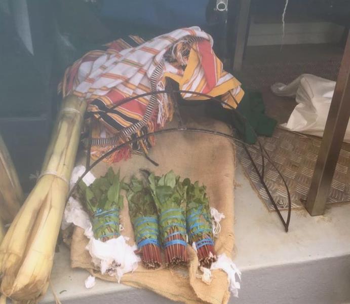 شاهد.. الإطاحة بمهرب يستغل جثامين الموتى لتهريب 