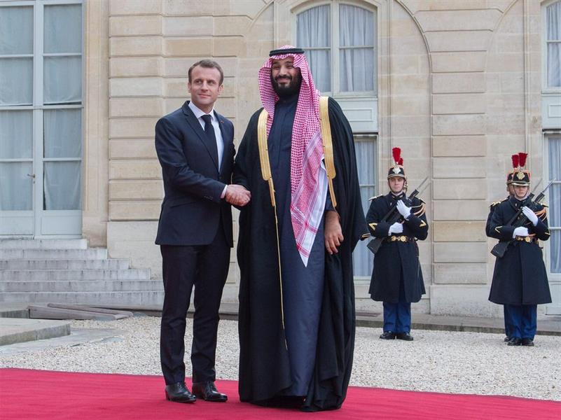 بالفيديو.. ولي العهد يصل إلى قصر الإليزيه.. والرئيس الفرنسي في مقدمة مستقبليه