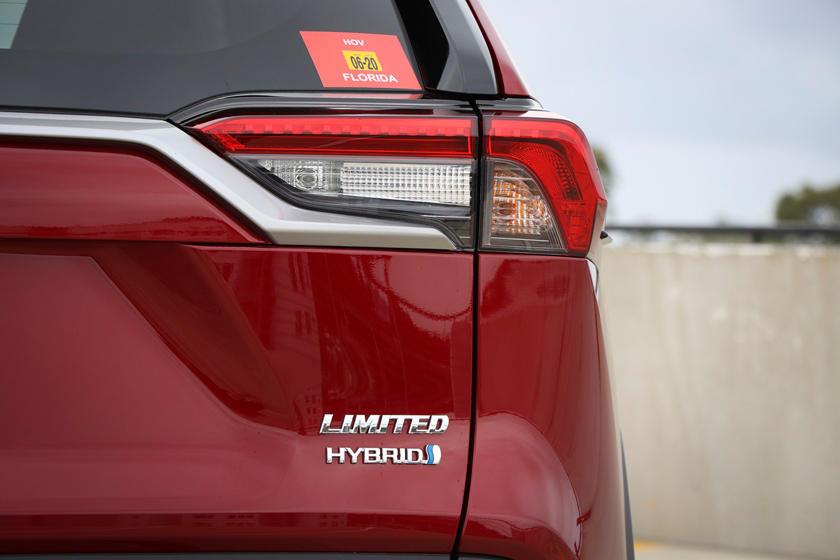 تعرف على السيارة الهجين ودورها في خفض استهلاك الوقود