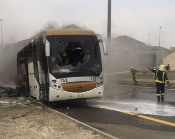 شاهد.. اشتعال النيران في باص حجاج بمكة دون وقوع إصابات