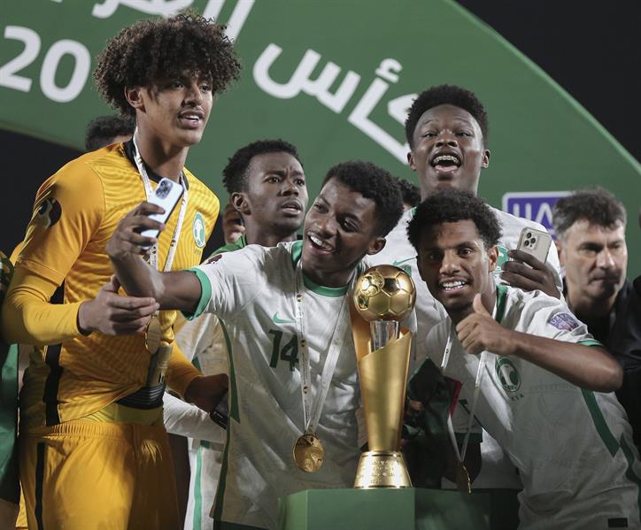 أخضر الشباب يحصد لقب كأس العرب