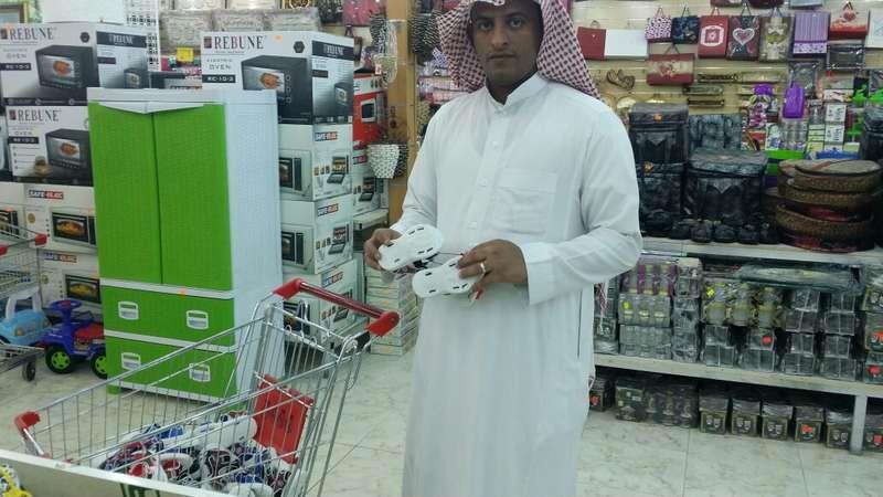 بلدية القوز تصادر أحذية أطفال نقش في أسفلها لفظ الجلالة بلدية القوز تصادر أحذية أطفال نقش في أسفلها لفظ الجلالة