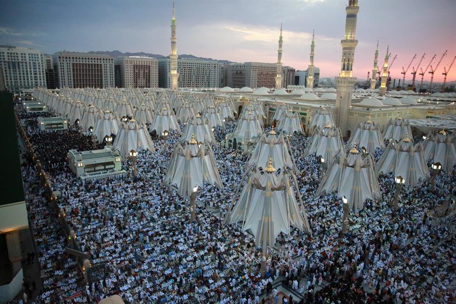 جموع المصلين يؤدون صلاة عيد الأضحى في الحرمين ومختلف أنحاء المملكة
