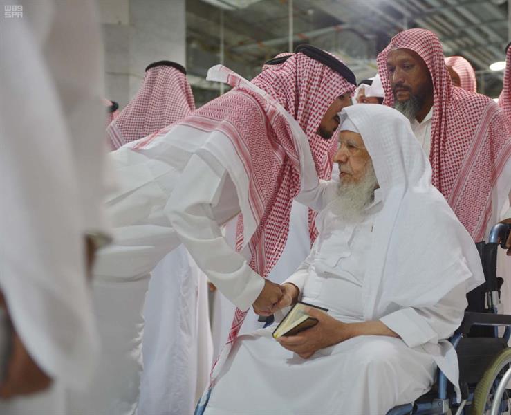 أداء الصلاة على الأميرة مضاوي بنت عبدالعزيز في الحرم المكي بحضور عدد من الأمراء