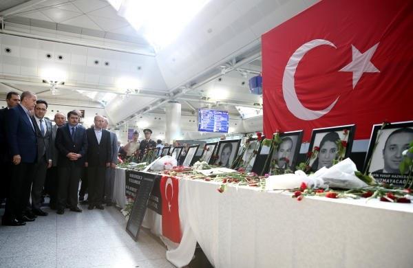 بالصور.. أردوغان يزور مطار أتاتورك بإسطنبول عقب الهجوم الإرهابي بالصور.. أردوغان يزور مطار أتاتورك بإسطنبول عقب الهجوم الإرهابي