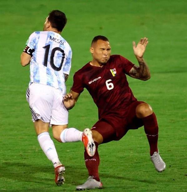 أدريات مارتينيز أدريات مارتينيز