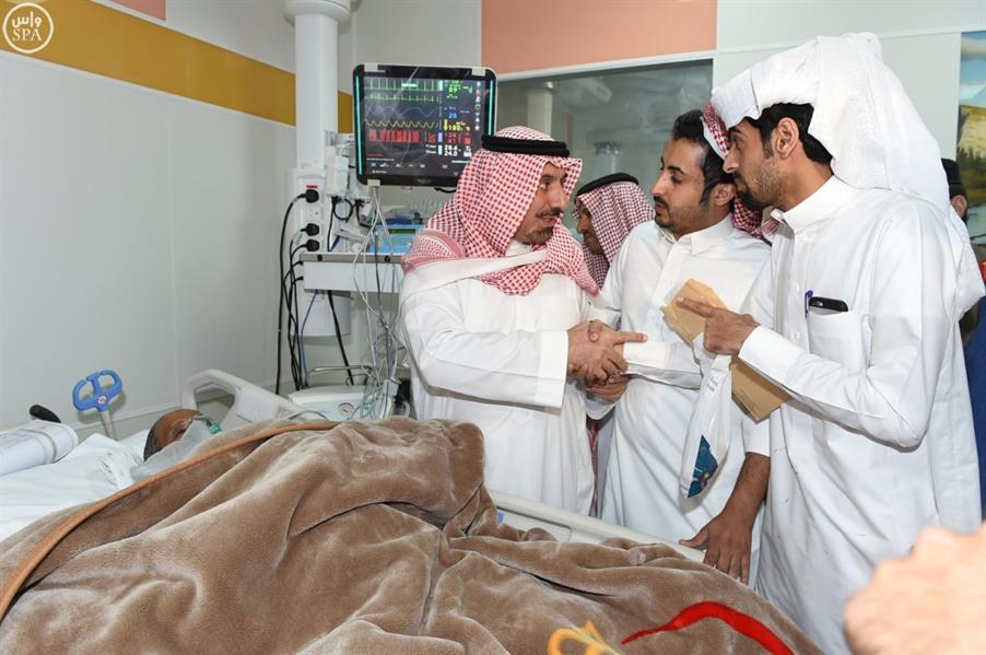 أمير نجران يتفقد مسجد المشهد ويزور المصابين بالمستشفى أمير نجران يتفقد مسجد المشهد ويزور المصابين بالمستشفى