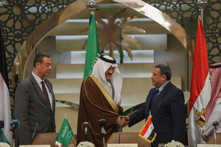 سفير المملكة يسلم مصر وفلسطين حصتيهما من مشروع المملكة للإفادة من الهدي والأضاحي