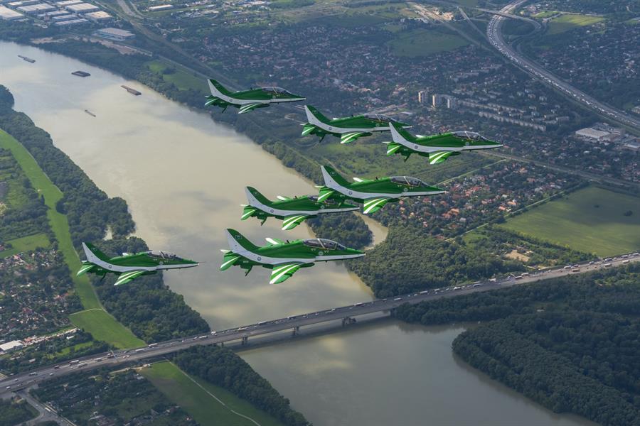 الصقور السعودية تبهر المجريين بعرض جوي رائع في سماء بودابست