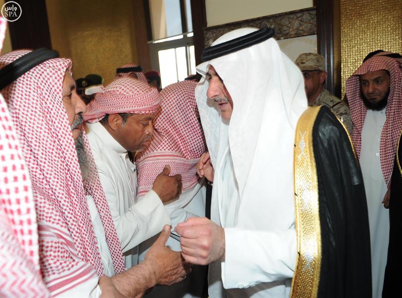 أمير منطقة تبوك يؤدي صلاة الميت على ثلاثة من شهداء الواجب
