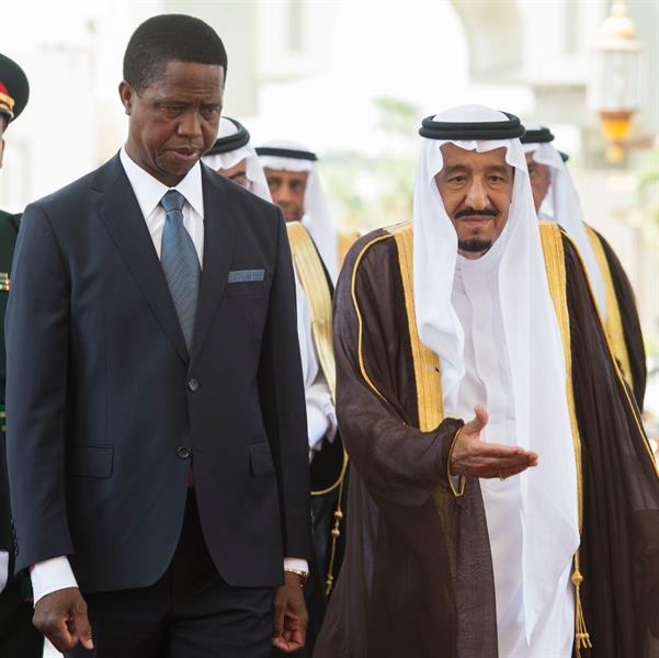 خادم الحرمين يستقبل رئيس جمهورية زامبيا ويقيم مأدبة غداء تكريما له