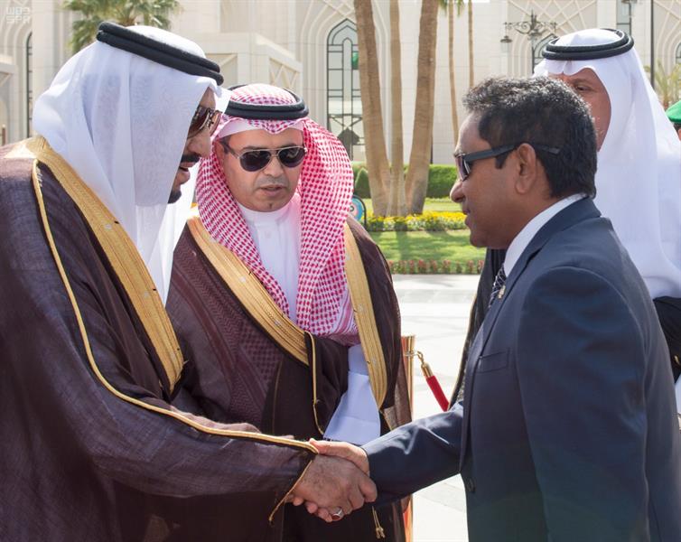 بالفيديو والصور.. خادم الحرمين يستقبل رئيس جمهورية المالديف ويقيم له مأدبة غداء
