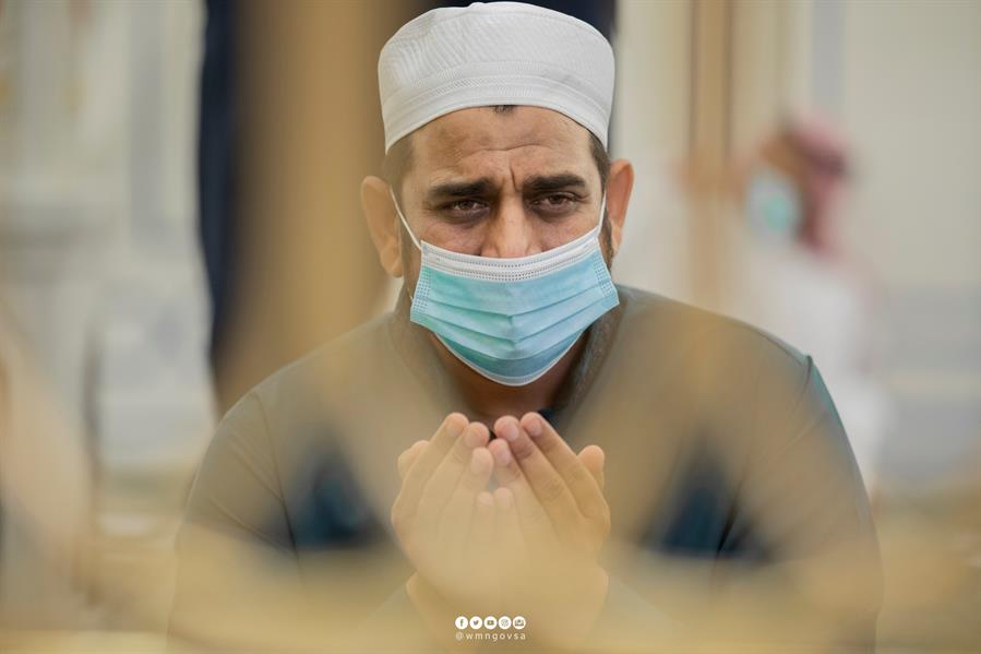 وسط أجواء خاشعة وإيمانية.. أول فوج من معتمري الخارج يؤدي الصلاة في الروضة الشريفة وسط أجواء خاشعة وإيمانية.. أول فوج من معتمري الخارج يؤدي الصلاة في الروضة الشريفة