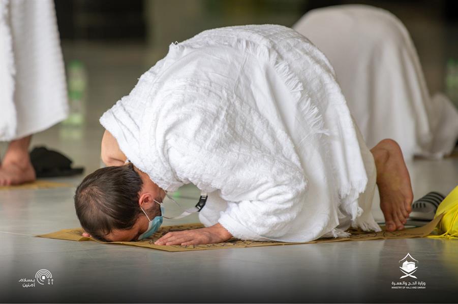 ضيوف الرحمن يتوافدون على المسجد الحرام ويؤدون طواف القدوم ضيوف الرحمن يتوافدون على المسجد الحرام ويؤدون طواف القدوم