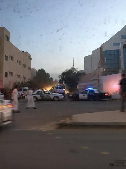 بالصور.. الدفاع المدني يباشر حريقا في فندق 