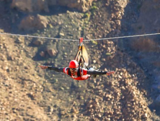 "زيبلاين العلا".. مغامرة مثيرة للتحليق واستكشاف معالم وأسرار العلا من أعلى قمة "حرة عويرض" 