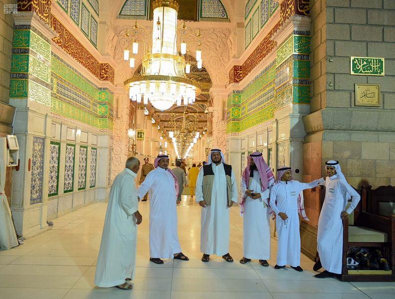 نظام استقبال الزوار في الحرم النبوي.. 100 باب يعمل بها 600 موظف (صور)