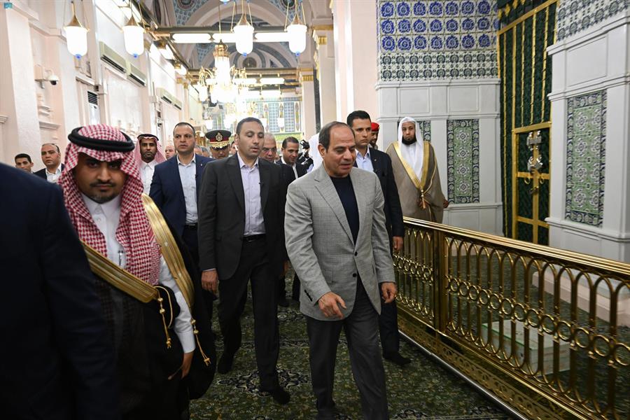 الرئيس المصري عبدالفتاح السيسي يزور المسجد النبوي