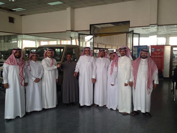 مسن عسير يتسلّم سيارة 