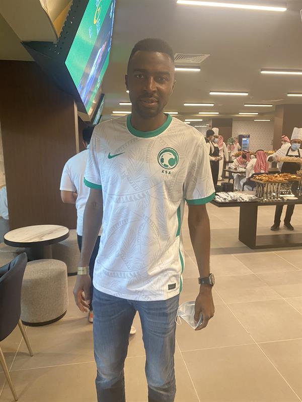 أسامة هوساوي يدعم الأخضر أمام سنغافورة (صورة)