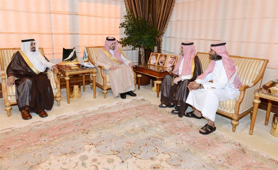 أمير عسير يستقبل 