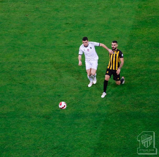 "الاتحاد" يُعزز من صدارته للدور بثنائية في مرمى "الحزم"