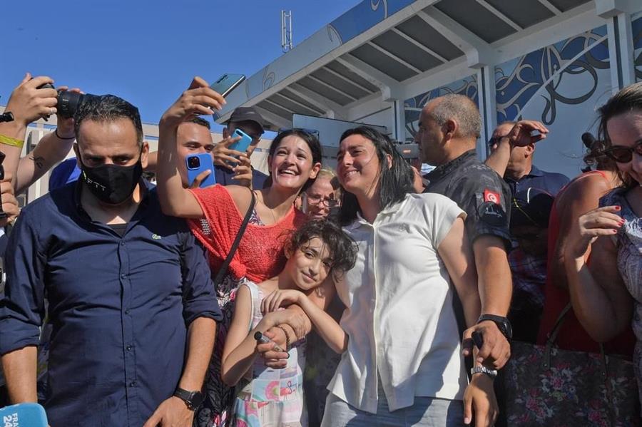 استقبال شعبي ورسمي للاعبة التنس التونسية أُنس جابر استقبال شعبي ورسمي للاعبة التنس التونسية أُنس جابر