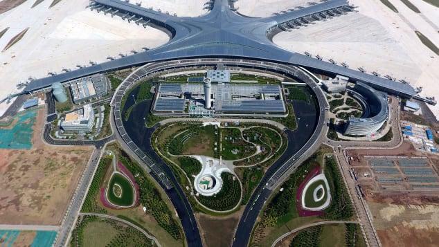 بالفيديو والصور .. الصين تستعد لافتتاح مطار جديد على شكل نجمة البحر لإنعاش السياحة والسفر