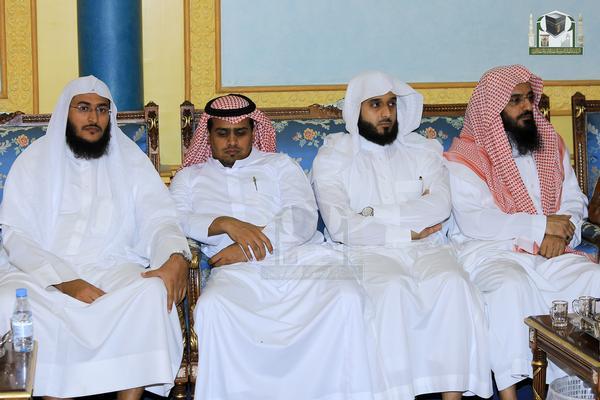 بالصور.. المفتي يستقبل أئمة المسجد الحرام في منزله بمكة المكرمة