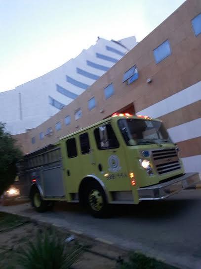 بالصور.. الدفاع المدني يباشر حريقا في فندق 