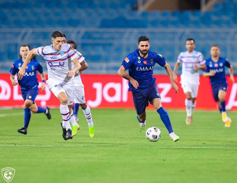 الهلال يُنهي شوطه الأول أمام أبها بالتقدم بهدفين (صور)