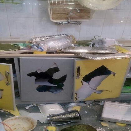 واطنة تنتقم من زوجها لاقترانه بأخرى بتحطيم أثاث منزل 