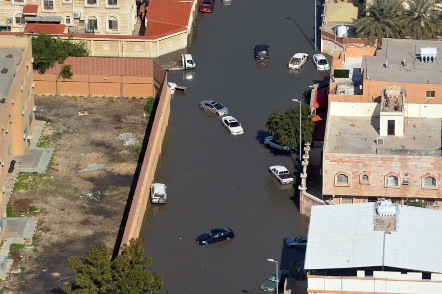 بالصور.. طيران الأمن يرصد الأضرار التي أحدثتها الأمطار في المنطقة الشرقية