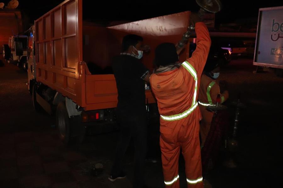 صور.. ضبط صالون حلاقة يُستخدم في تمرير الزبائن عبر باب بداخله لمقهى شهير بالطائف  