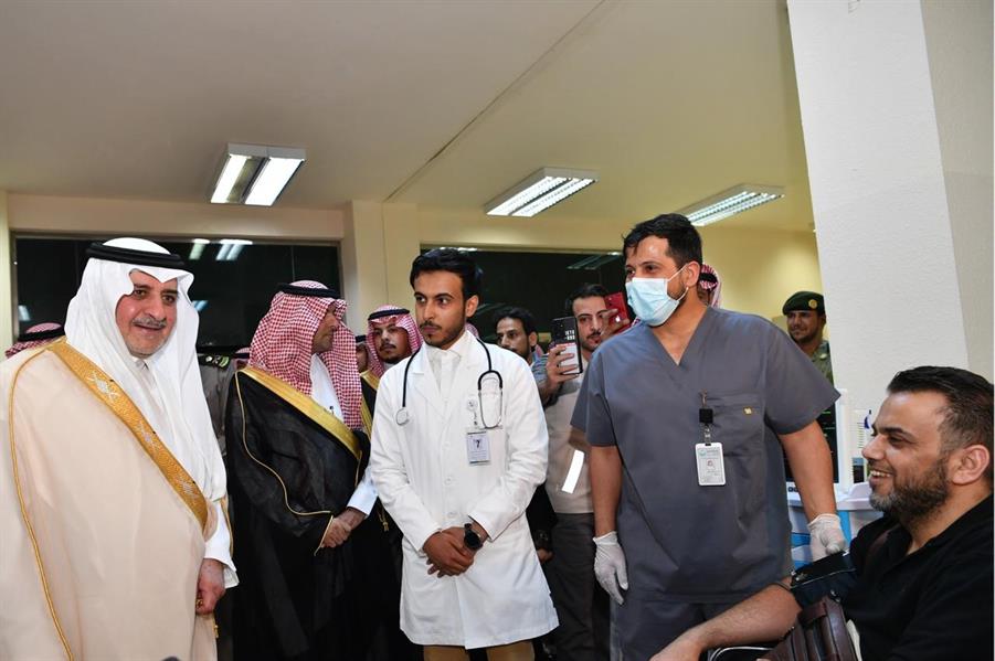 أمير تبوك يزور منفذ حالة عمار أمير تبوك يزور منفذ حالة عمار