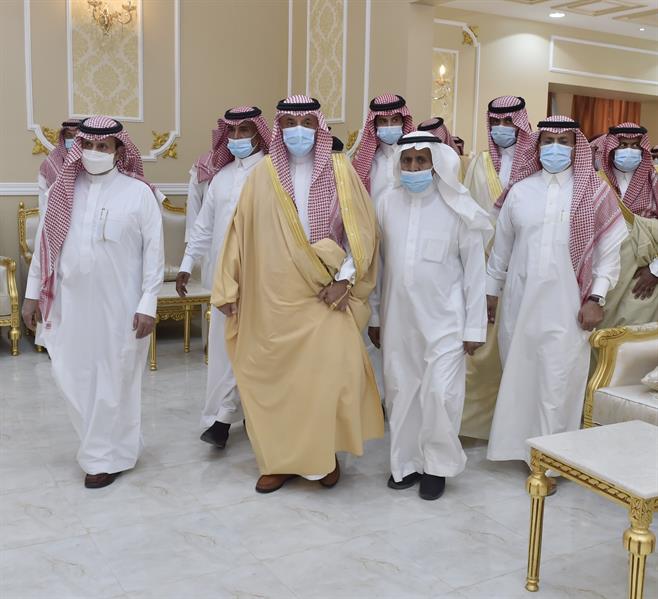  أمير نجران ينقل تعازي القيادة في وفاة الشيخ جابر أبو ساق