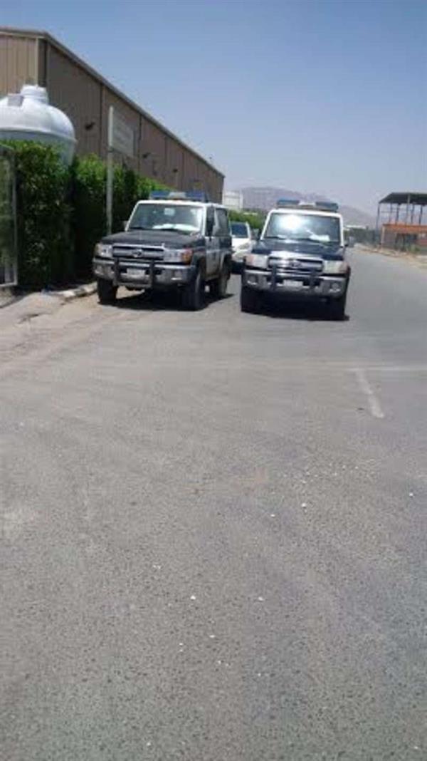 عمال شركة بحرة يغلقون بوابتها ودوريات الأمن تباشر الموقع