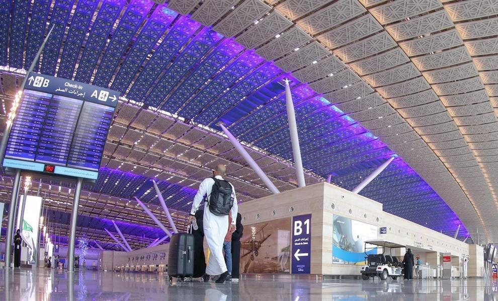 منع دخول حاملي تأشيرات الزيارة عبر مطارات جدة والمدينة والطائف